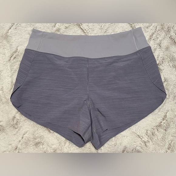 Athleta Run With It Textured 3.5" Shorts Size Small - Picture 4 of 16